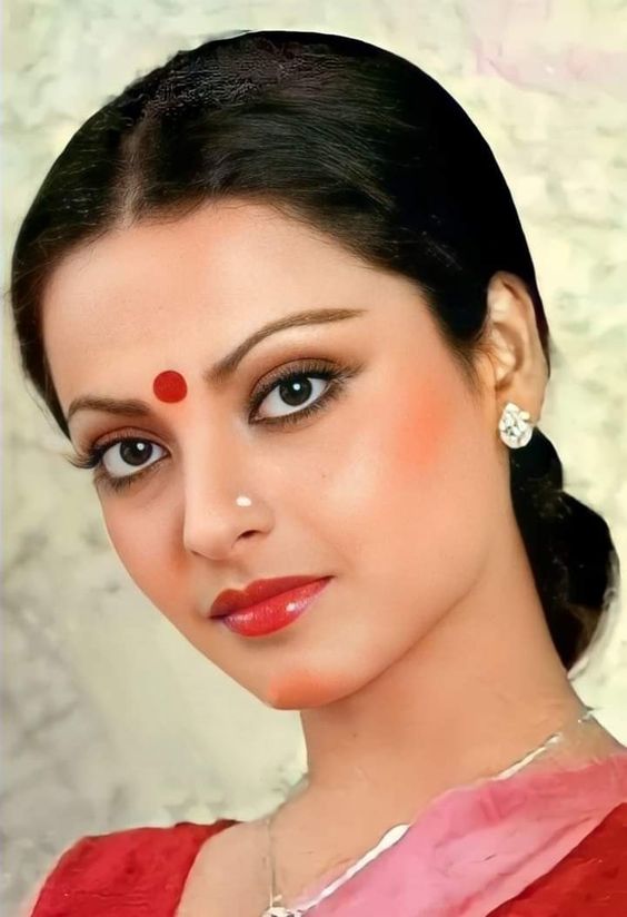 actress rekha in red bindi